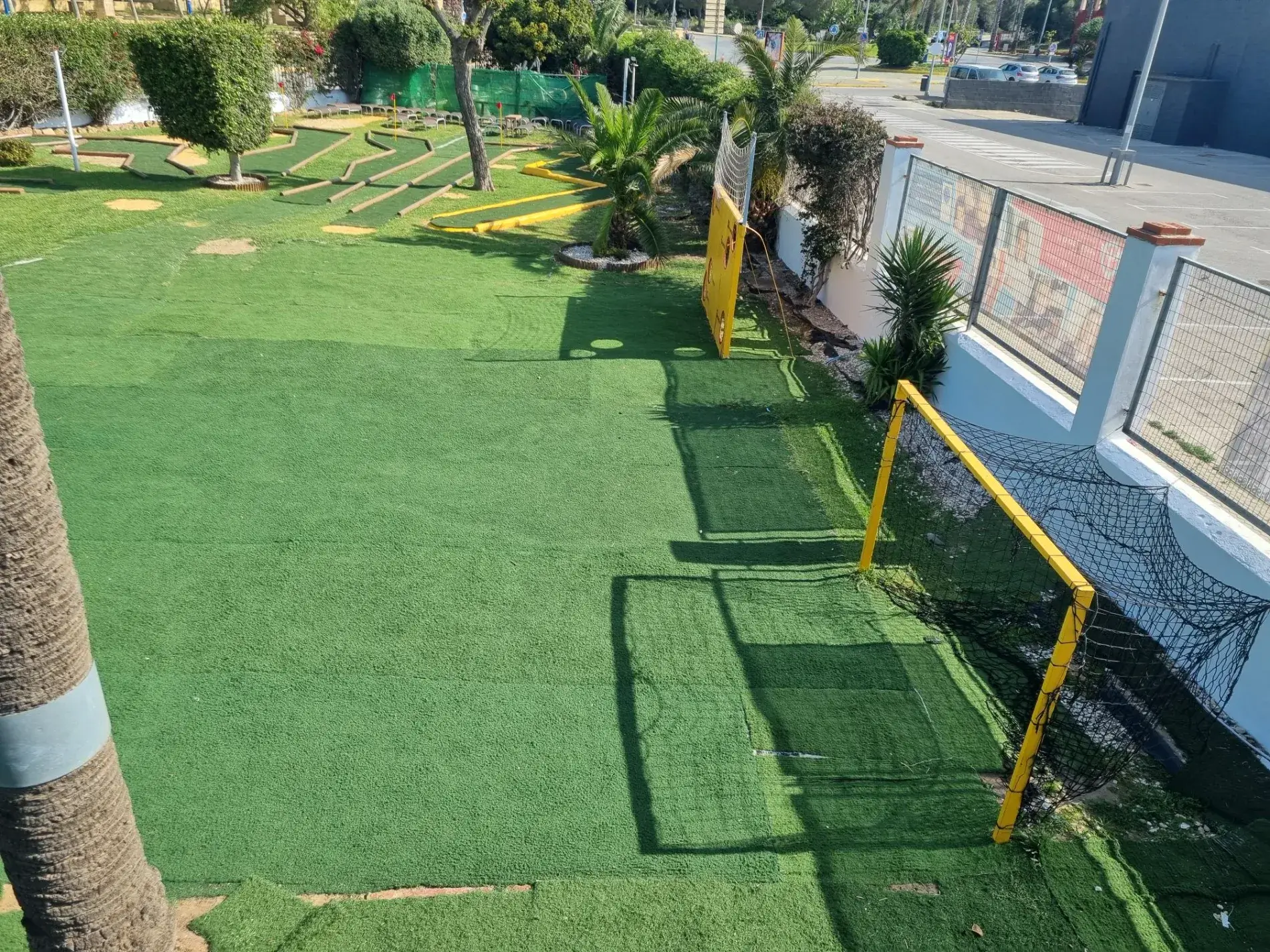 Minigolf y atracciones